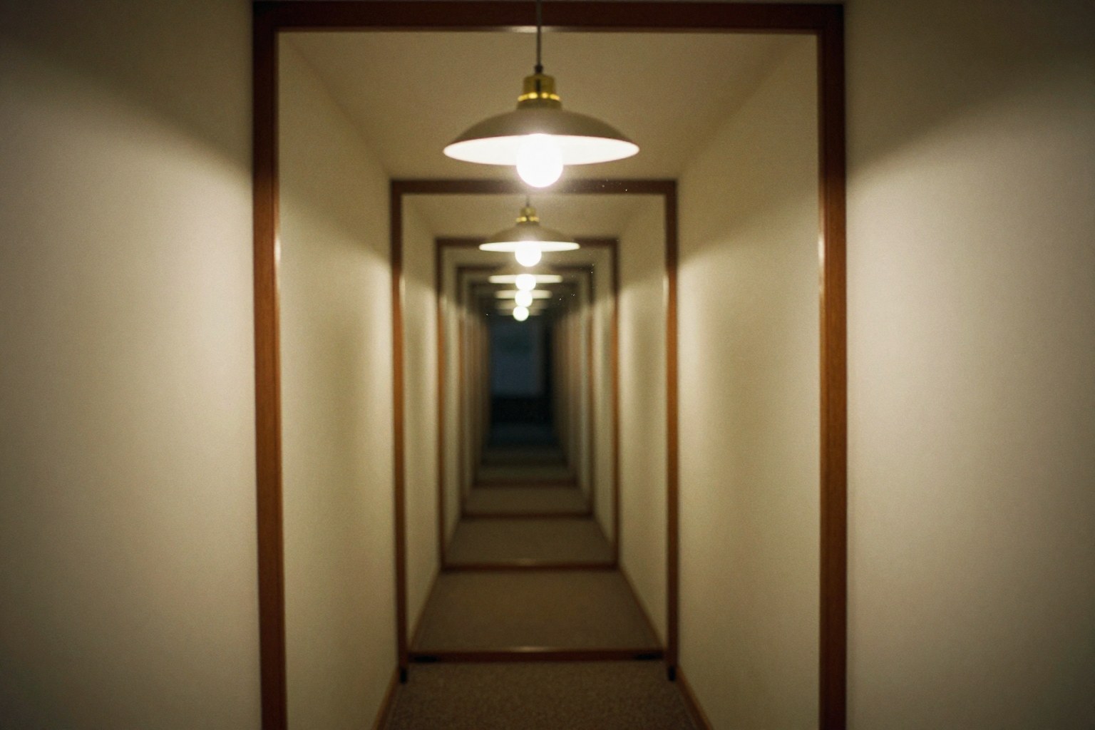 The corridor (two mirrors)