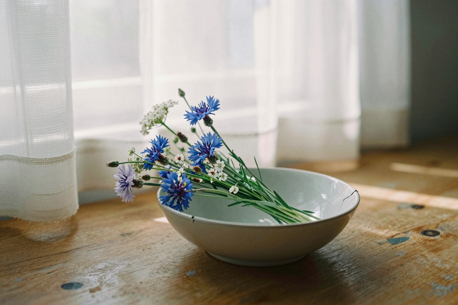 Cracked bowl, still holding